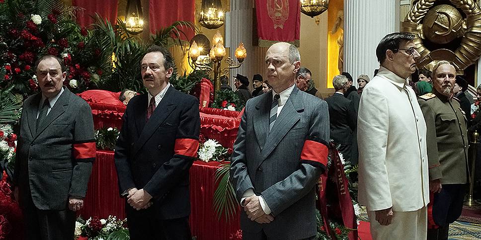 Хрущев в исполнении Стива Бушеми (третий слева) демонстрирует недюжинную политическую хватку 
