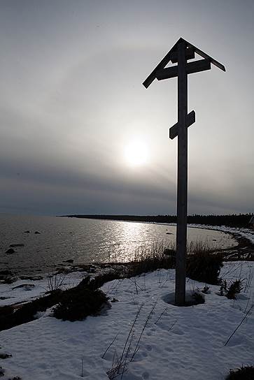 Крест установлен в Тоне Тетрина, Мурманская область