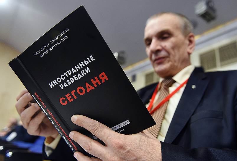 В первый день съезда делегаты обсуждали рабочие вопросы. На второй — собрались в главном зале Общественной палаты в торжественной обстановке: с пением национального гимна и вручением знамен самым достойным региональным ассоциациям