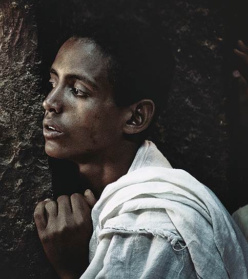 Молодые люди в Эфиопии относятся к вере очень серьезно: большинство ходит на службы в храм каждый день