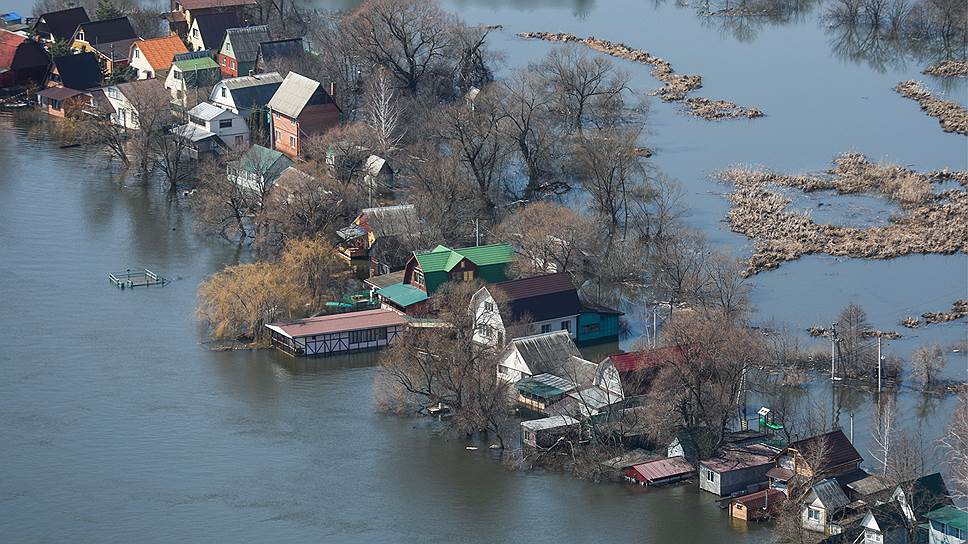 Река Подгорная у города Калач Воронежской области поднялась на 6,5 метра 
