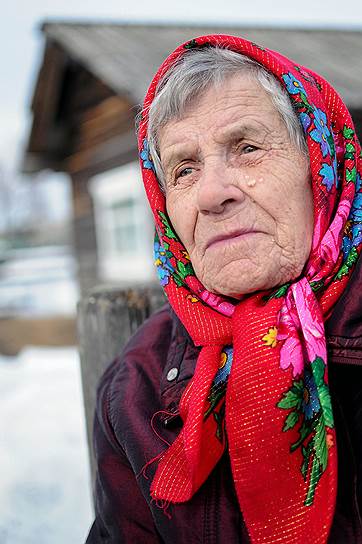 Александра Яковлева живет в Верколе Пинежского района. 93 года. Во время войны работала бондарем. После победы уехала с мужем в Карелию, там работала поваром, продавцом. Вернулась в Верколу, трудилась сторожем в райпо 
