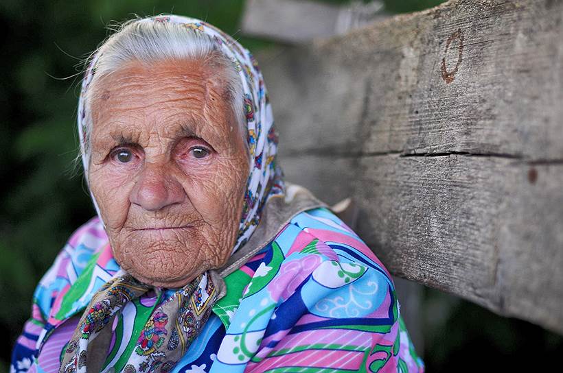 Надежда Спицына. Живет в деревне Вершинино Плесецкого района Архангельской области. Ей 90 лет. Во время войны работала в колхозе, после победы была дояркой в том же колхозе