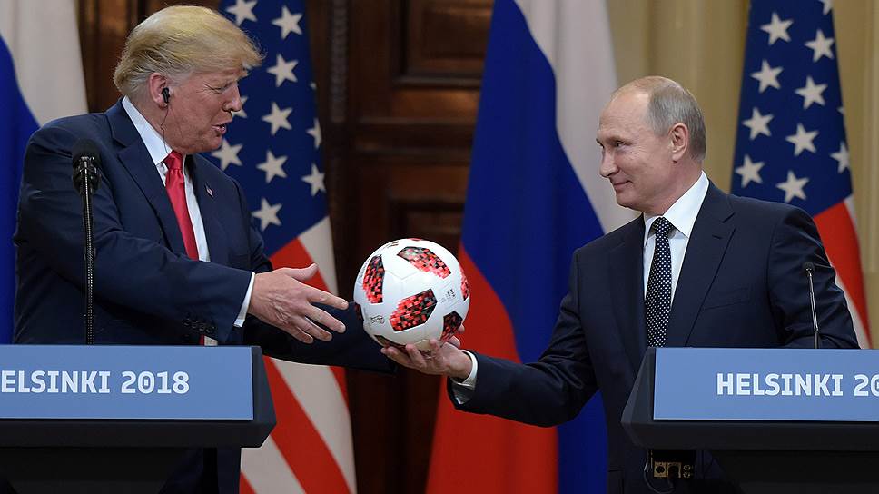 Футбольный мяч на российско-американском саммите в Хельсинки стал полноправным «участником» мероприятия: на чьей он стороне, кто кому дал пас — об этом мировые СМИ дискутируют уже неделю