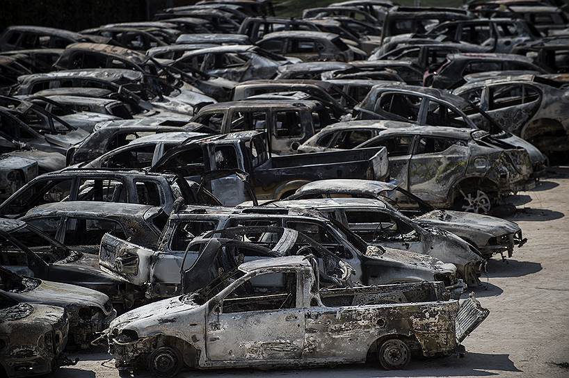 Сожженные автомашины хранят ощущение ужаса, который пережили их хозяева
