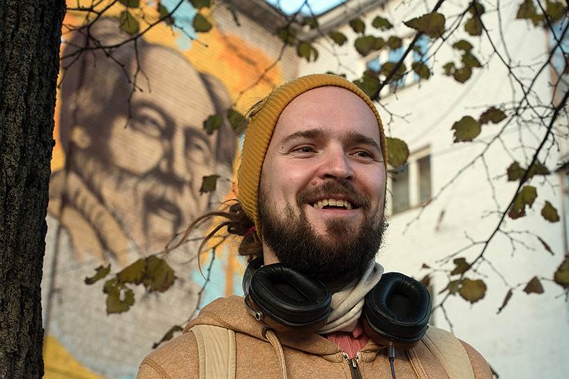 Граффитист Виктор Лебедев, бескорыстно рисуя портрет Солженицына на торце тверской пятиэтажки, рассчитывал сделать подарок местным жителям