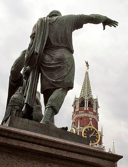 Минин и Пожарский дежурят на Красной площади уже 200 лет