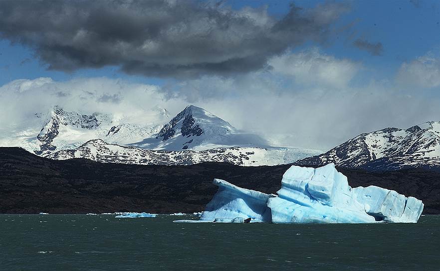 Появление айсбергов — заметное, но далеко не единственное следствие того, что температура в поверхностном слое океана растет