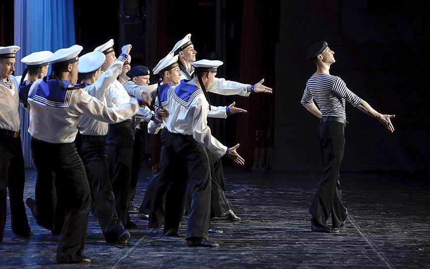 В репертуаре балетной труппы много номеров военной тематики — «Казачья кавалерийская», «Праздничный марш», «Матросская барыня»