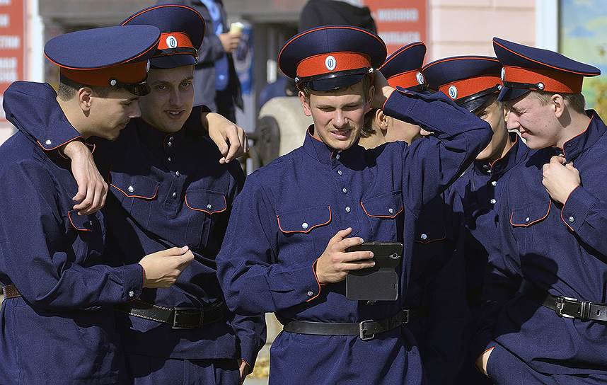 Отдельная когорта — казачьи кадетские корпуса

