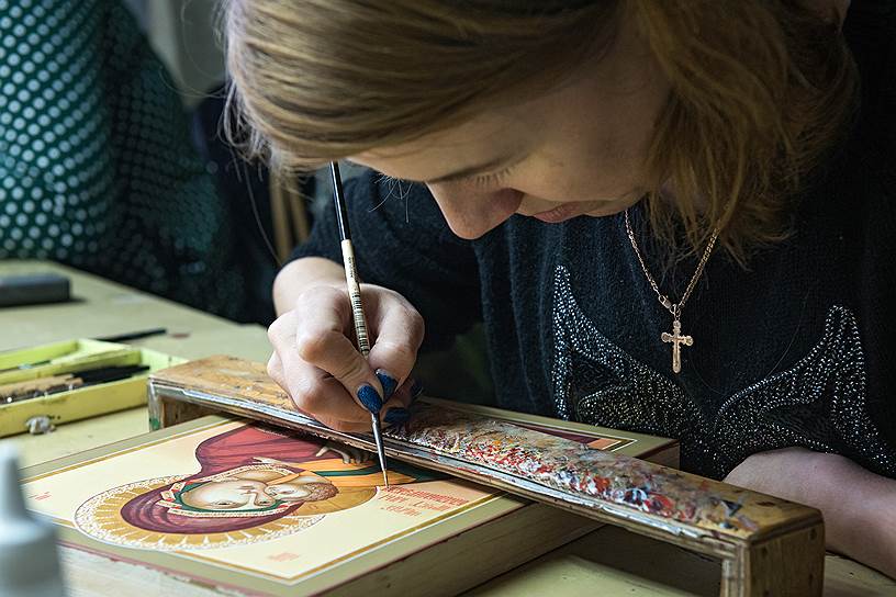 На иконописцев обычно учатся дети из православных семей. 