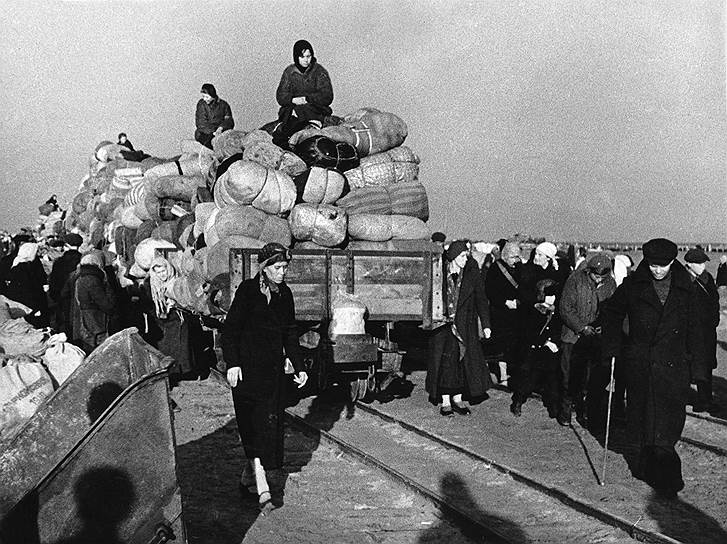 Эвакуация ленинградцев по Ладоге. Весна 1942 года. Фото А. Греева
