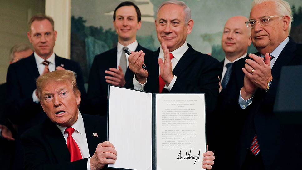 Президент Трамп подписал указ о признании суверенитета Израиля над Голанскими высотами под аплодисменты премьера Нетаньяху