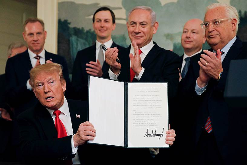Президент Трамп подписал указ о признании суверенитета Израиля над Голанскими высотами под аплодисменты премьера Нетаньяху