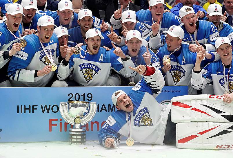 Финляндия вторую неделю празднует свой третий Кубок мира по хоккею. Есть информация, что сам кубок от этого даже несколько пострадал