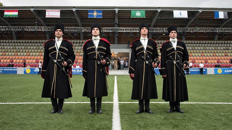 Репетиция открытия второго чемпионата мира среди непризнанных в 2016-м на стадионе «Динамо» в Сухуми — национальные костюмы 