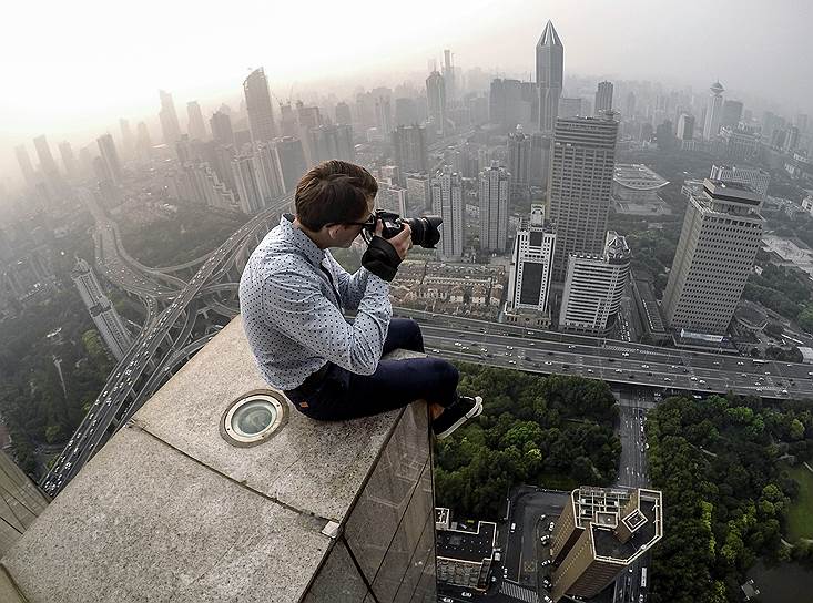 Два полюса в градостроительстве. С одной стороны — высотная и плотная застройка, как в Азии (на фото — Шанхай)
