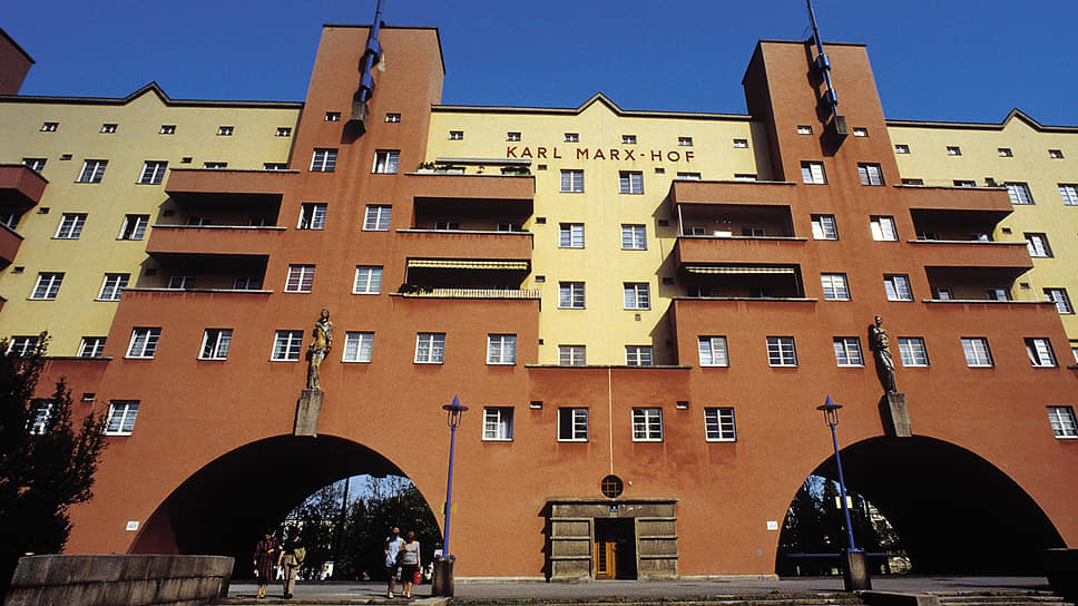 Здания Красной Вены, вроде Карл-Маркс-Хофа (на фото),— не просто впечатляющая
архитектура, но и символ успехов города в области социального жилья
