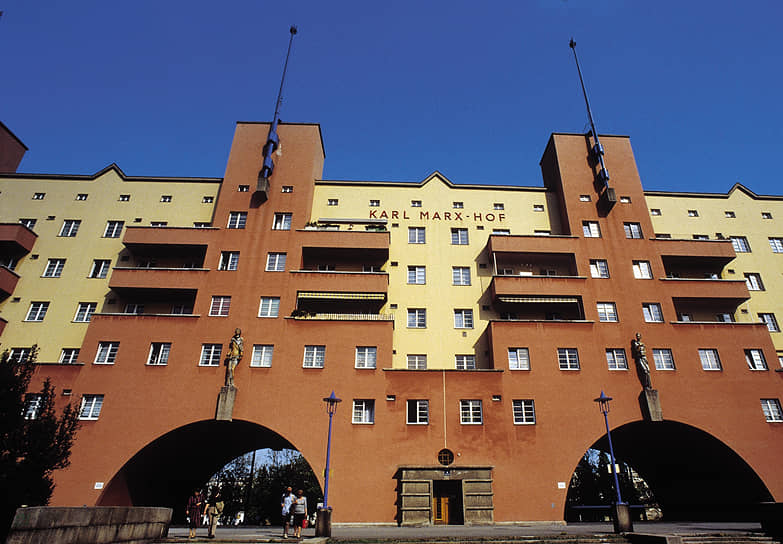 Здания Красной Вены, вроде Карл-Маркс-Хофа (на фото),— не просто впечатляющая архитектура, но и символ успехов города в области социального жилья