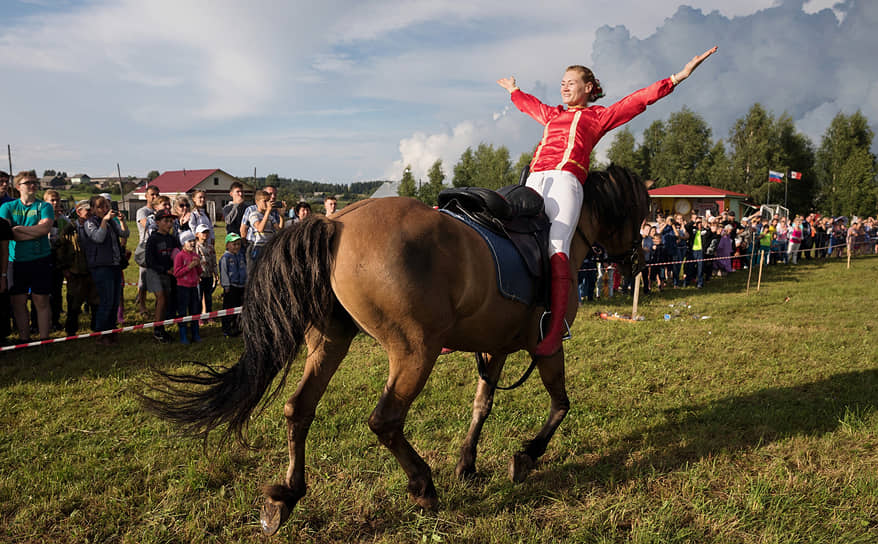 Показательные выступления по джигитовке. Наездница Алина Булгакова на лошади карачаевской породы