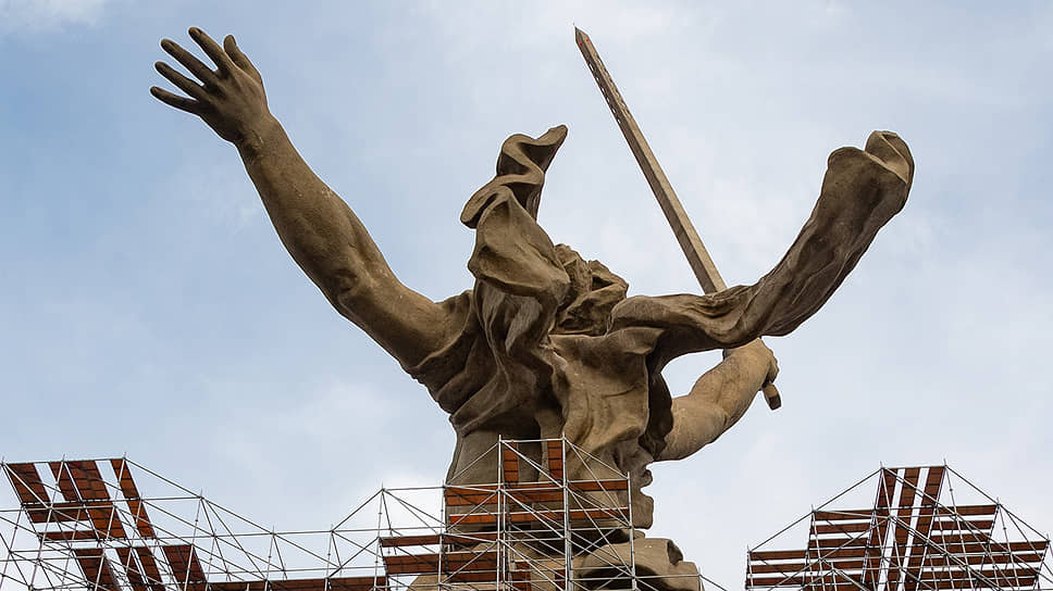 Реставрация монумента «Родина-мать зовет!» на территории историко-мемориального комплекса «Мамаев курган»
