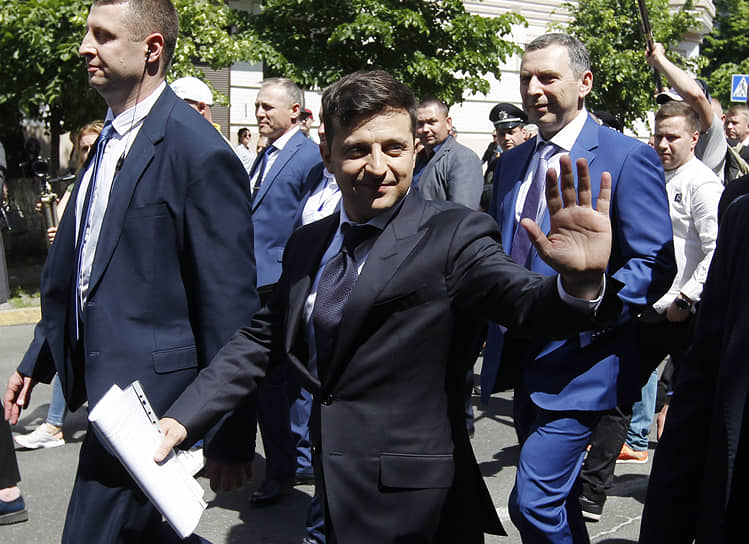 У партии «Слуга народа», которую ведет к выборам президент Зеленский, хорошие шансы на исход кампании. Но без коалиции все равно не обойтись