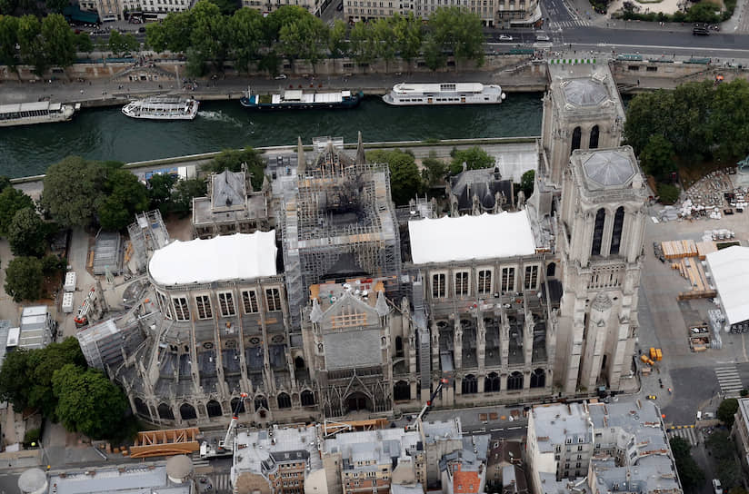 Четыре месяца после пожара: главный собор Парижа на операционном столе