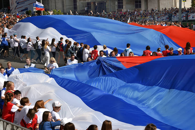 Флешмоб «Флаг-рекордсмен», посвященный Дню Российского флага