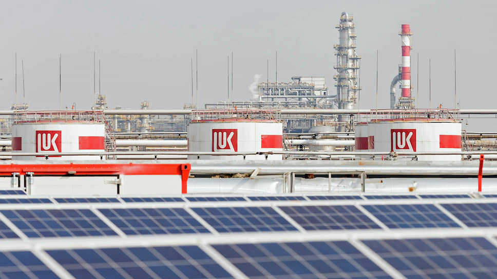 ЛУКОЙЛ развивает проекты в сфере возобновляемых источников энергии. На фото — солнечная электростанция на нефтеперерабатывающем заводе в Волгограде