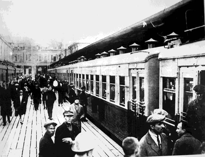 1929 год. Электричка отправляется с Северного вокзала