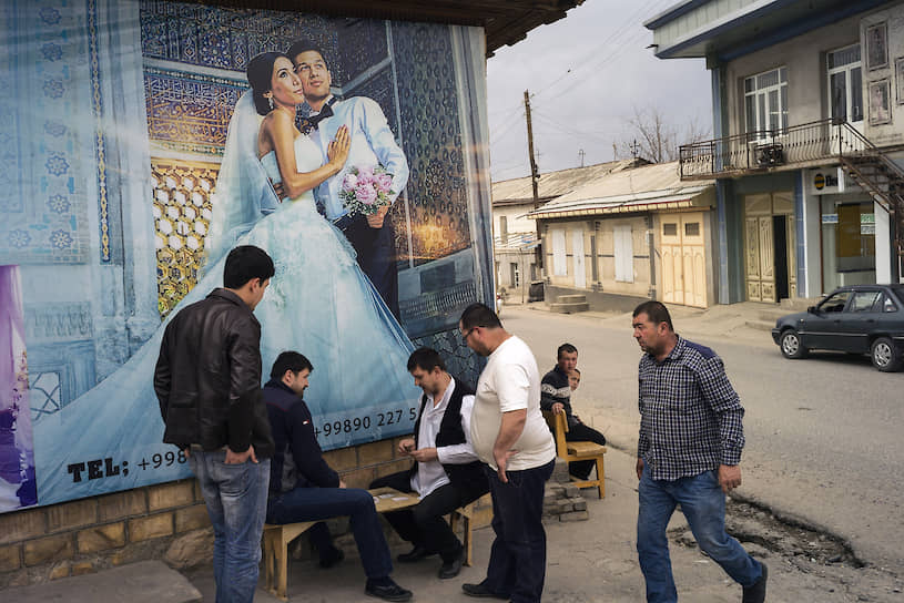 Нынешней осенью парламент Узбекистана принял положение о новом порядке проведения свадеб: гулять предписано скромнее, короче и тише