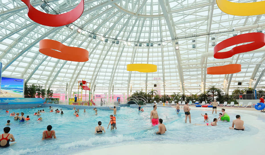 Одна из достопримечательностей Когалыма — современный аквапарк и бассейн с искусственными морскими волнами