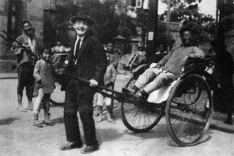 Шанхай — один из транзитных пунктов на маршруте, по которому из Германии выехали десятки тысяч (на фото из Музея еврейских беженцев в Шанхае, созданного на базе синагоги,— один из них). За период с 1933 по 1941 г. только через Шанхай прошло более 30 тысяч человек. Здесь им было проще, чем в британском Гонконге, где еврейским эмигрантам
запрещали сходить на берег
