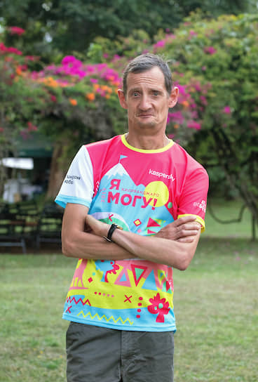 Павел Крысанов, марафонец с диагнозом ДЦП, достиг «серебряной» вершины 5685 метров