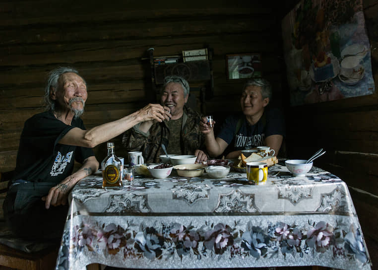 Команда фильма «Царь-птица»: актер Степан Петров (слева), сценарист Семен Ермолаев и режиссер Эдуард Новиков (справа)