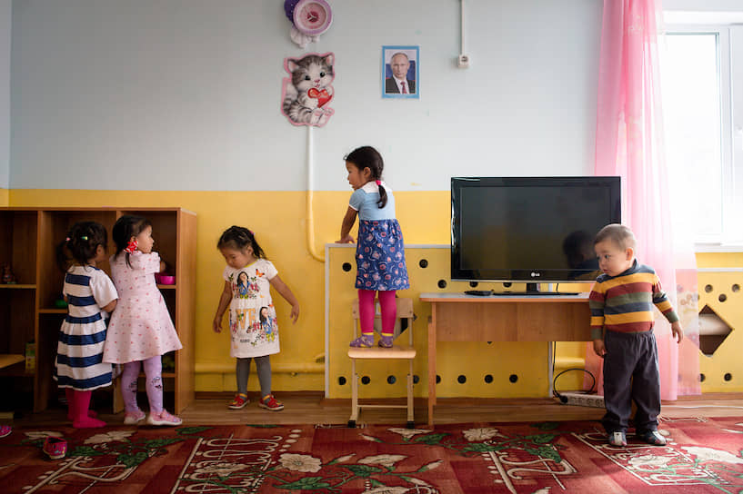 Детский сад в селе Чибит (Горный Алтай). Знать в лицо президента нужно с малых лет