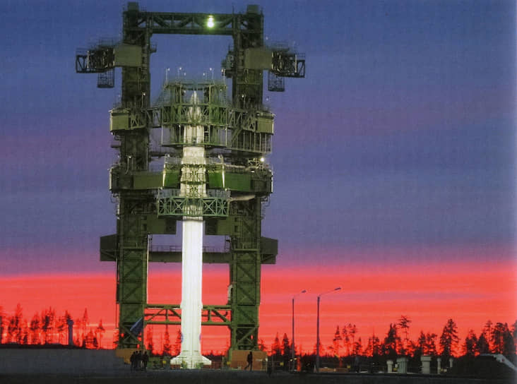 Установка РН «Ангара-1.2ПП» на стартовом столе на космодроме Плесецк 25 марта 2014 года