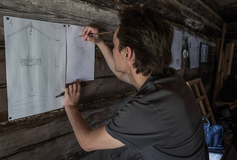 Архитектор Егор Садовских готовит проект придорожной стелы для конкурса деревянного зодчества