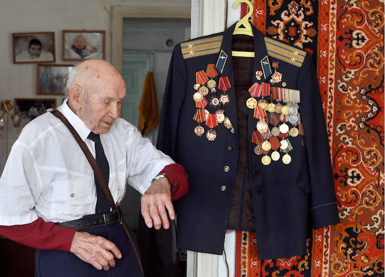 Среди боевых наград Валентина Жукова медали «За оборону Кавказа», «За освобождение Варшавы», «За взятие Берлина»