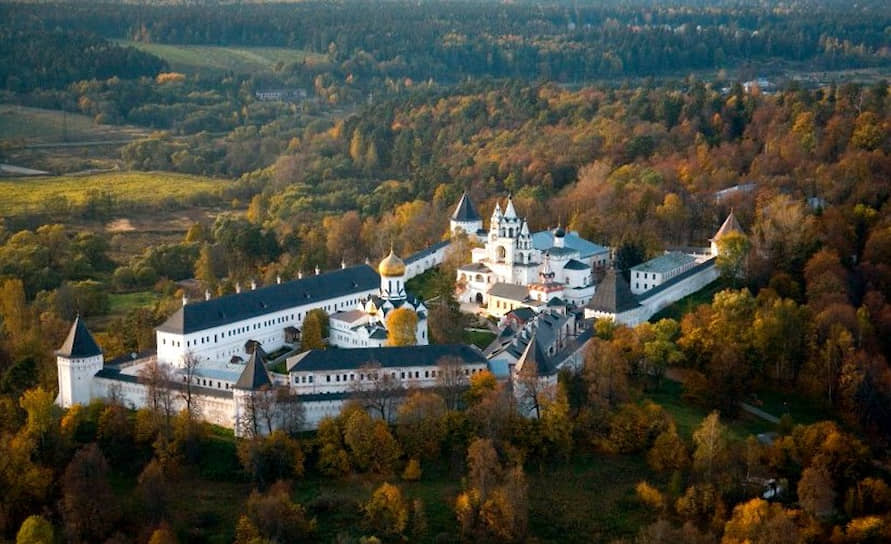 Вид на Саввино-Сторожевский монастырь