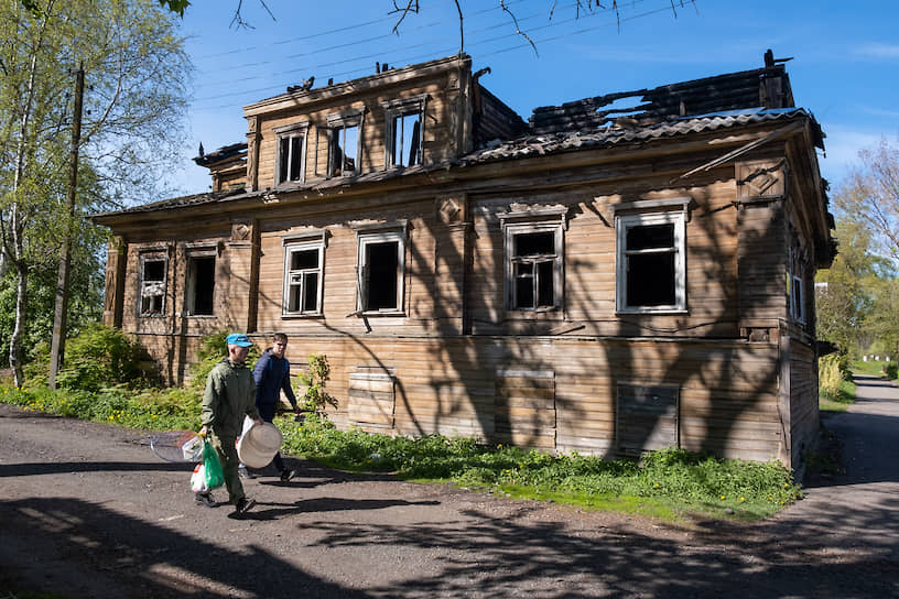 То, что осталось после пожара от памятника деревянной архитектуры, дома Ж.Ф. Протодьяконовой