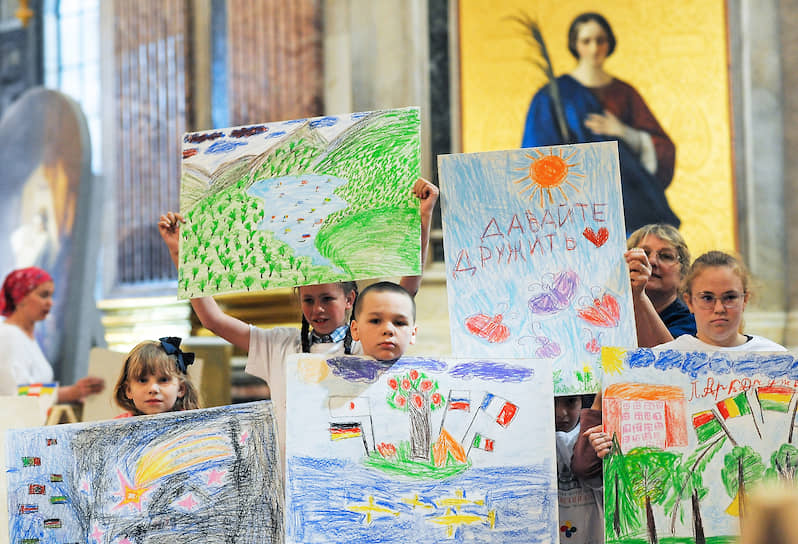Некоммерческая организация «Международный фонд поддержки культуры "Мастер Класс"» ежегодно проводила акцию «Дети рисуют в храме». Сейчас все массовые мероприятия, которые проводили НКО, заморожены
