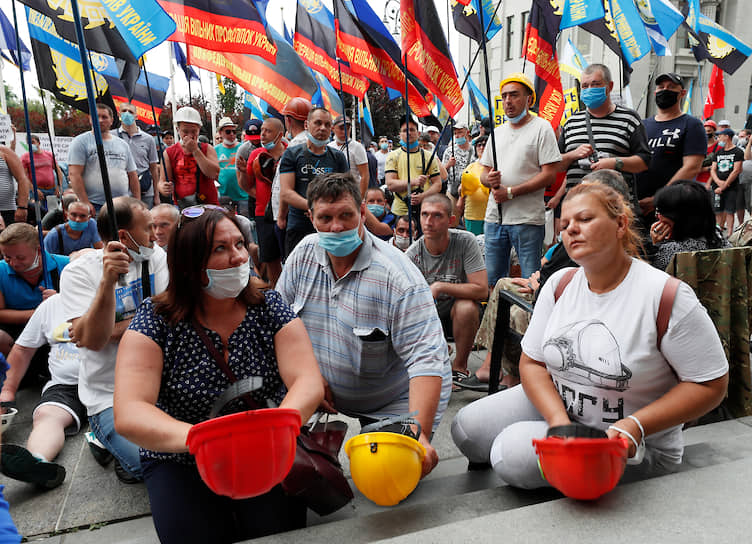 Киев, июнь 2020 года: бессрочный шахтерский митинг, требования лаконичные — работы, зарплаты, социальных гарантий