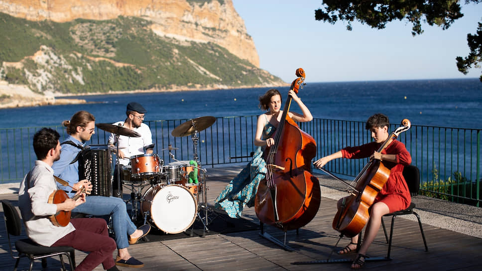 Выступление оркестра молодых исполнителей Средиземноморья в рамках фестиваля в  Экс-ан-Провансе