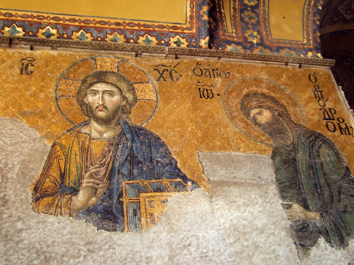 Виды Стамбула. Старинные золотистые мозаики с изображением Иисуса Христа в главной мечете Стамбула – Айя-Софии