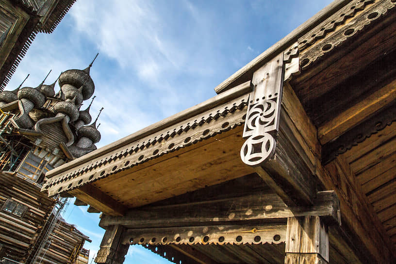 2015 год. Фрагмент убранства Покровской церкви в Кижах. Ее реставрировали параллельно 