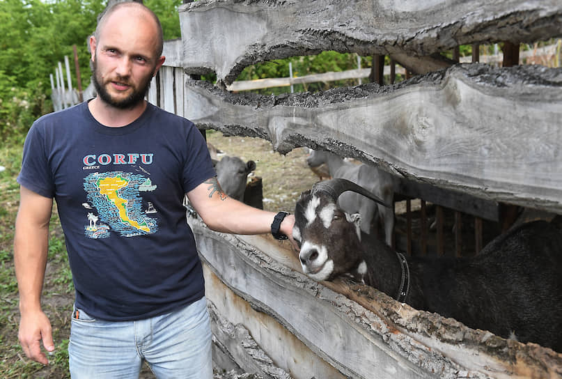 Сергей Клочков благодаря щедрым соседям стал хозяином небольшого козьего стада