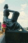 UnivStatue-1