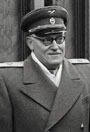В военные годы Вышинский сменил прокурорский мундир на мундир дипломата. Что не мешало ему внушать окружающим ужас