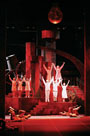Заключительная сцена всеобщего триумфа в «Болте» — обязательный элемент любого советского балета. Финал у Шостаковича посчитали ерническим
